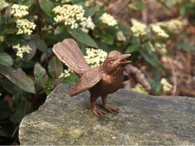 Statue en bronze : Oiseau joueur