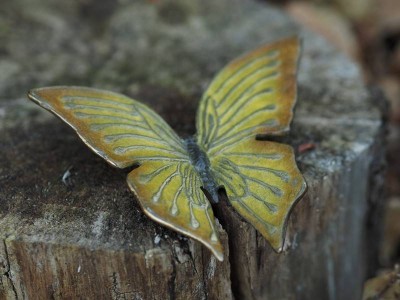 Statue en bronze : Papillon jaune