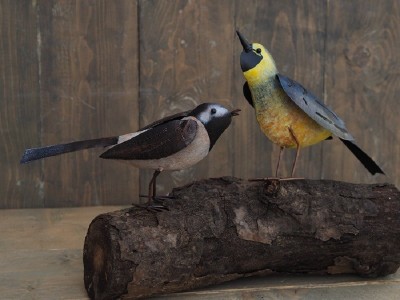 Décoration métal : Couple d'oiseaux blanc et jaune